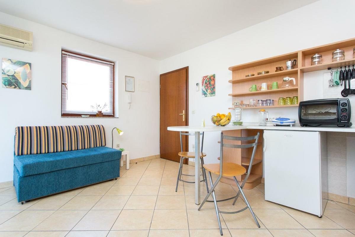 1-Bedroom Apartment With Loggia In Punat Island Krk Экстерьер фото